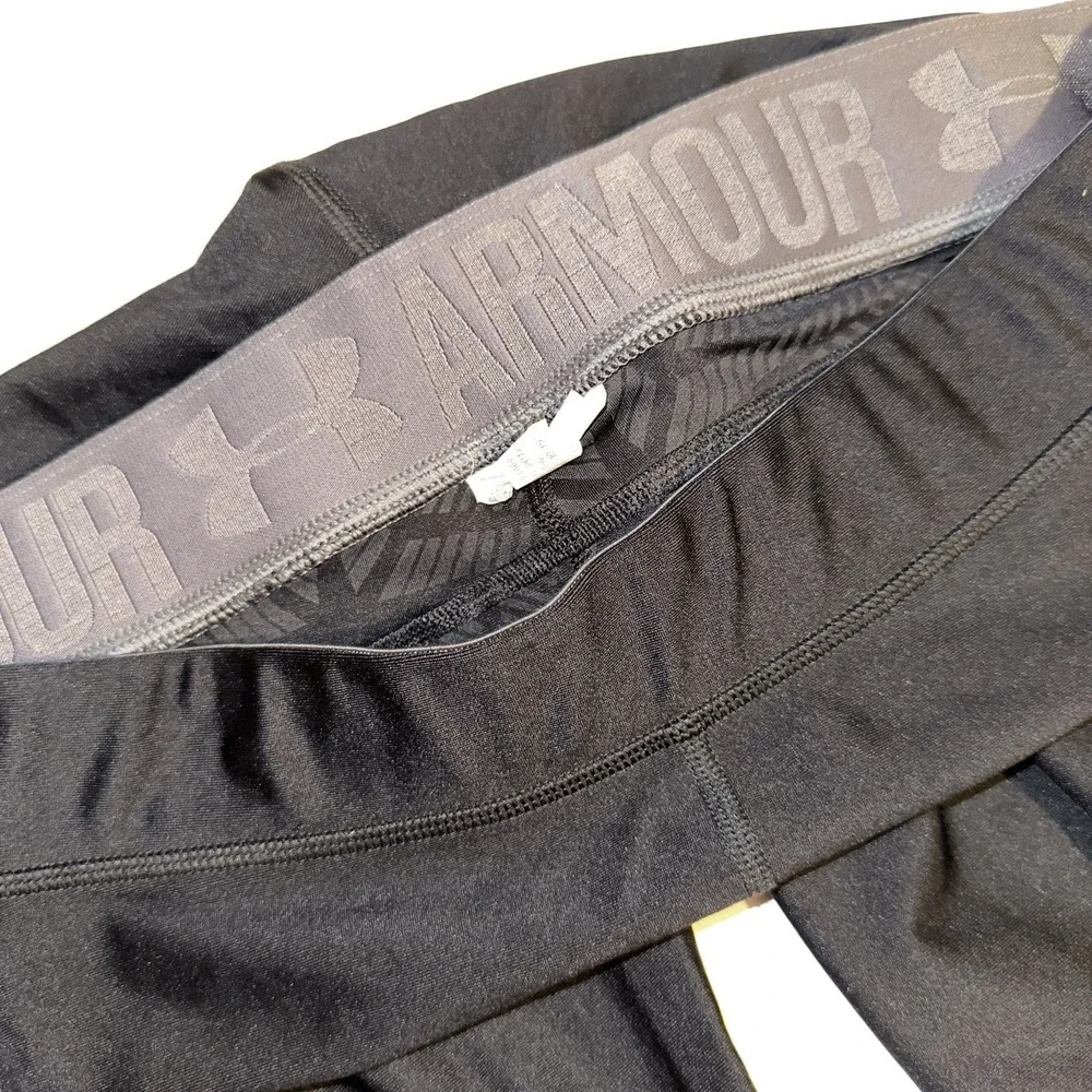 Under‎ Armour Women's Capri Leggings Large Black Athletic Workout Wear